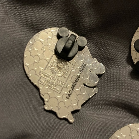 Mickey Mouse mystery pin - Picture 2 of 7